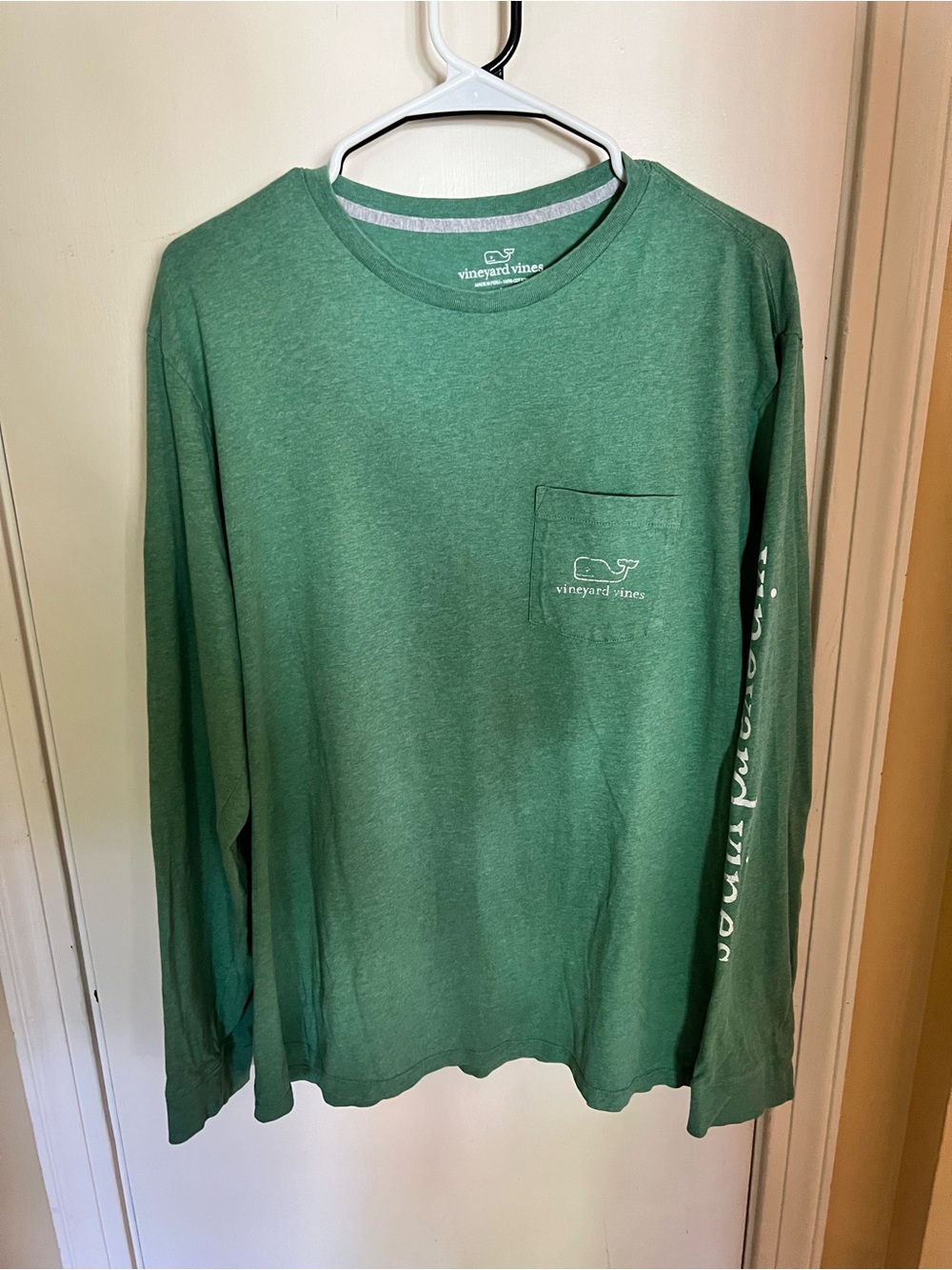 Vineyard Vines Men's Long-Sleeve Pocket Tee in Green